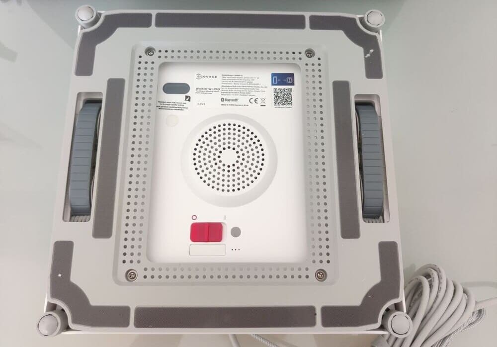 Il nuovo robot lavavetri WINBOT W1 PRO di ECOVACS - in vendita da oggi •  SocialandTech