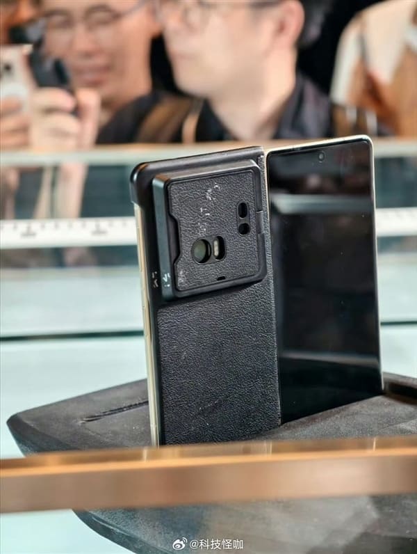honor magic v5 mette in mostra il suo design sottile 1