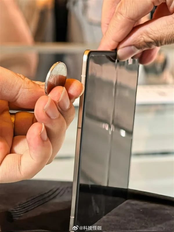 honor magic v5 mette in mostra il suo design sottile 2