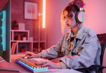 Philips Evnia 32M2N8900P: nuovo monitor gaming OLED da 32″ philips evnia 32m2n8900p il nuovo monitor gaming oled da 32 (1)