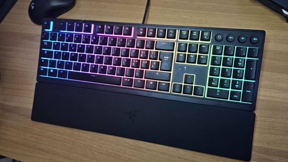 recensione razer ornata v3 tastiera gaming ibrida con rgb 7