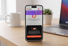 Aptoide iOS, schermata di benvenuto con badge Apple su iPhone appoggiato alla scrivania